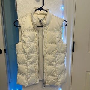 Brand white|black
Studded ruffle puffy vest